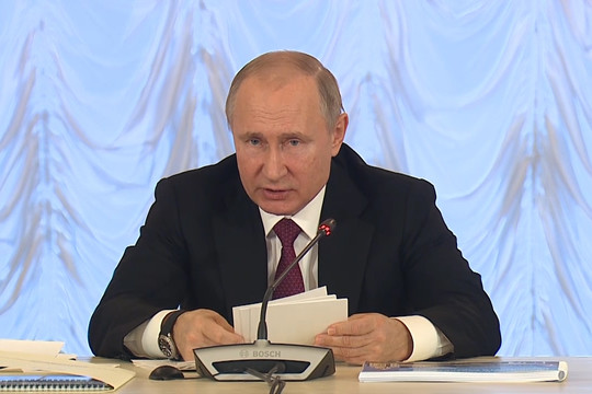 «Дипломы одинаковые, а знания разные?»: Путин призвал вузы воздерживаться от «клонирования» кафедр