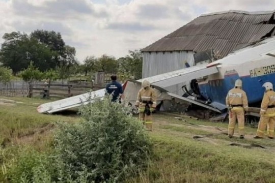 В Чечне на жилой дом упал самолет