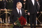 Путин приехал проститься с Лужковым: официальную речь он произносить не стал