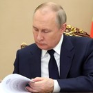 Путин отменил возрастной предел для контрактников