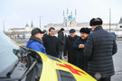 Минниханов вручил ключи от новых машин скорой помощи и школьных автобусов