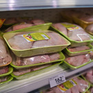 «Ведомости»: В России образовалась нехватка куриного филе и тушек