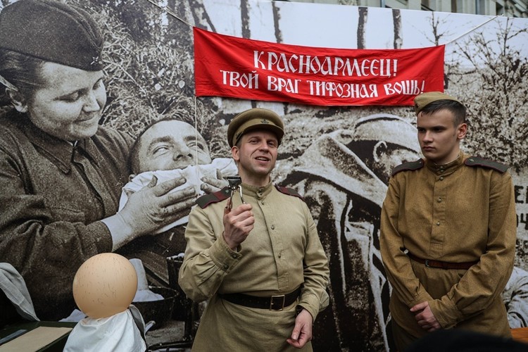 На улице Баумана прошло иммерсивное мероприятие «Победный май 1945 года» 