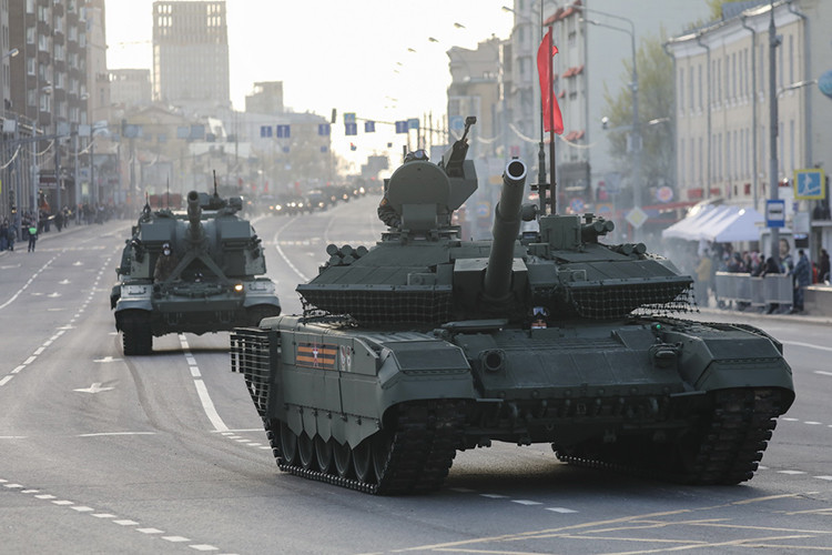 Десятки танков и боевых машин: в Москве проходит репетиция парада Победы