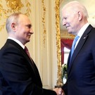 Байден заявил Путину, что Китай «не очень уважает» Россию