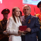 Минниханов передал медаль вдове 12-го Героя России из Татарстана бизнесмена Козина 