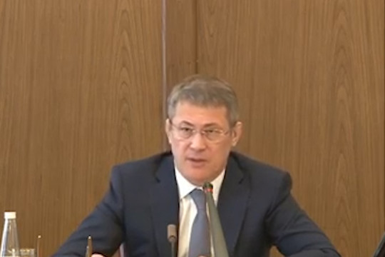 «Вы же мимо ушей пропускаете!»: Хабиров отчитал чиновника за неисполнение поручения 