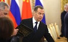Медведев: Запад хочет войны до последнего украинца, чтобы получить полезные ископаемые Украины
