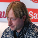 Трусова и Плющенко опоздали на поезд в Казани, перепутав вокзалы. Тренер снял для фигуристки президентский номер