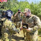 Пушилин наградил экипаж танка «Алеша»