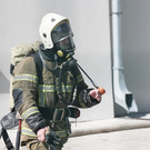 Во дворе дома на Гарифьянова в Казани вспыхнул пожар – водители спасают машины 