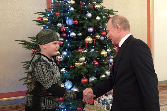 Путин исполнил желание мальчика, мечтавшего пожать руку президенту