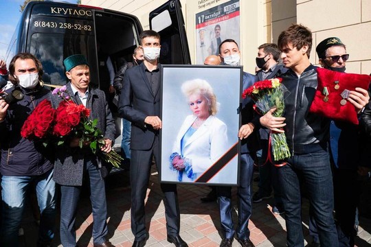 В Казани прошла церемония прощания с Хамдуной Тимергалиевой: зал был полным