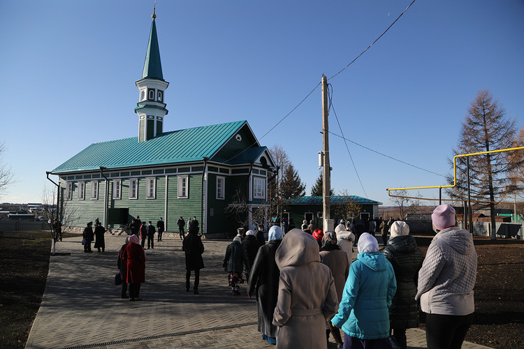 Рустам Минниханов открыл отреставрированную мечеть в Рыбно-Слободском районе