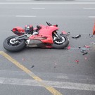 Возле «Корстона» в Казани мотоциклист врезался в автобус