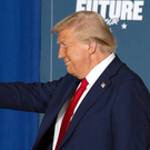 «Они могут найти другого простака»: Трамп пригрозил странам БРИКС пошлинами за отказ от доллара