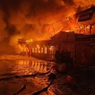 В Набережных Челнах горит авторынок «Гараж-500»