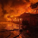 Площадь пожара на авторынке «Гараж-500» возросла до 6,8 тысячи «квадратов»