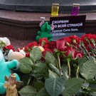 В городах Татарстана появились стихийные мемориалы в память о погибших в «Крокусе». Кабмин РТ начал совещание с минуты молчания