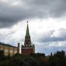Ночью столицу РФ пытались атаковать 14 беспилотников. В многоэтажке Подмосковья вспыхнул пожар, погибла женщина