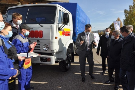 ГК ​«Кориб» передала музею КАМАЗа отреставрированный миллионный грузовик