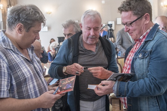 «Аксенов-фест-2018»: кепка Аксенова, картинки Макаревича и кино Абдрашитова