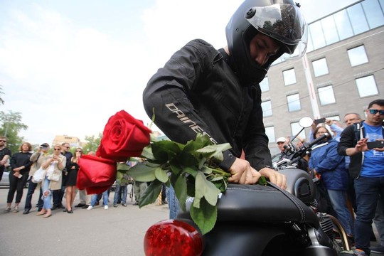 В Москве байкеры устроили мотопробег в память о Сергее Доренко