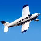 В США самолет приземлился на трассу и разломился пополам (видео)