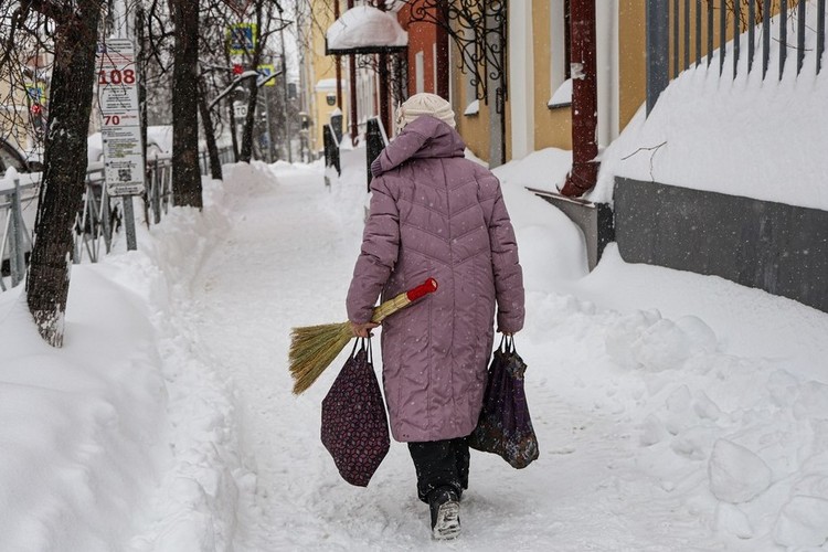 Казань продолжает бороться с последствиями снегопада