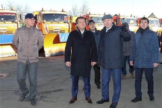 «Целая танковая армия»: мэр Казани осмотрел снегоуборочную технику, подготовленную к зиме