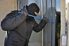 ​В Казани мужчина ограбил магазин на глазах у очевидцев: «Смотрите, что он делает!»