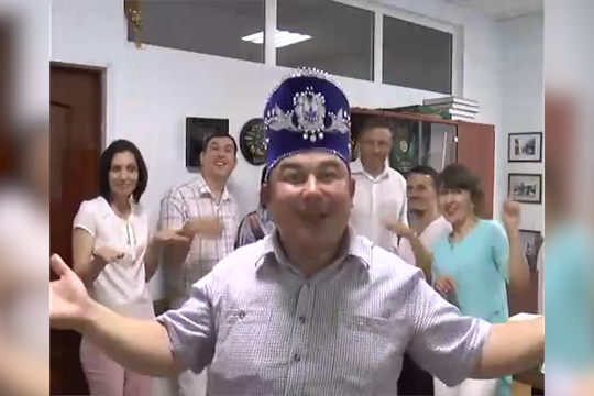 «Марат Азатович, не напрягайтесь»: чиновники из Буинска поздравили главу района с днем рождения
