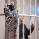 Суд арестовал жителя Юдино, выкинувшего в окно годовалую дочь