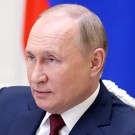 Путин снова попросил повременить с QR-кодами на транспорте