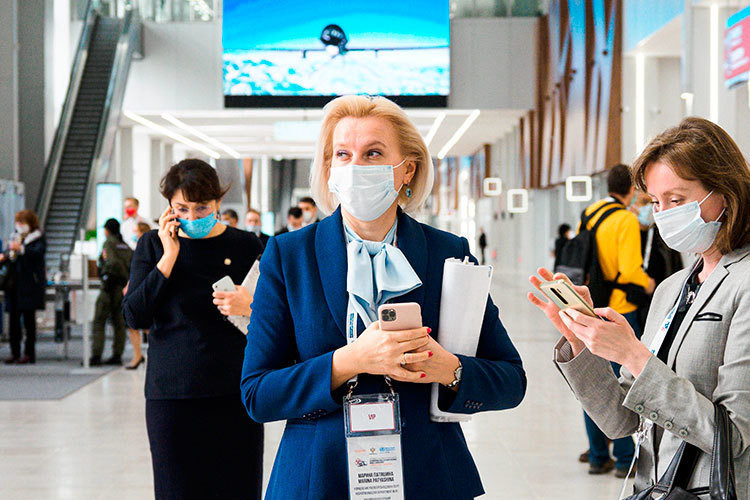 Live! QR-коды, вакцинация и очереди в МФЦ: большая пресс-конференция правительства Татарстана