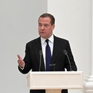 Медведев назвал негодяями и предателями тех, кто портит урны с бюллетенями, а их деяния – госизменой