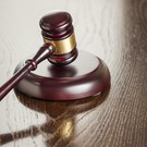 Суд в России признал незаконным отстранение от работы из-за отказа от вакцинации