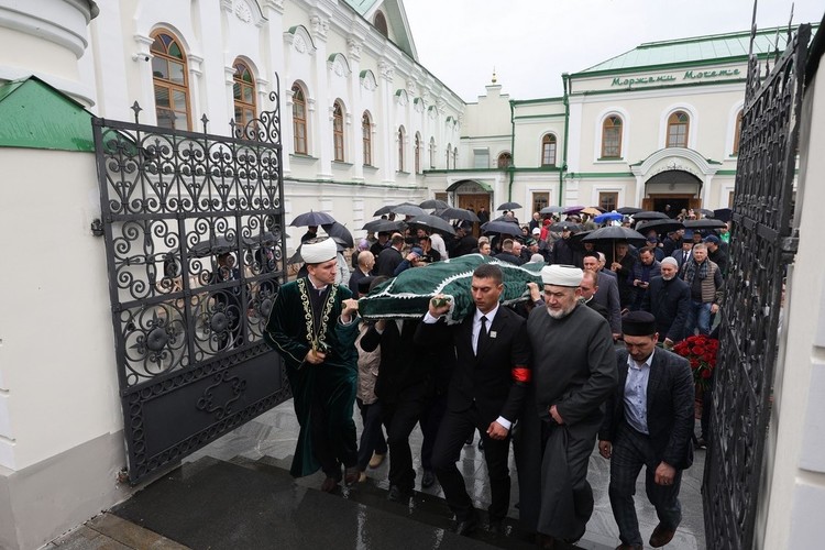 В Казани простились с экс-главой Нурлатского района Алмазом Ахметшиным