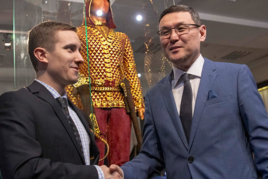 «Великая степь»: казахстанский «Золотой человек» дошагал до Казанского кремля