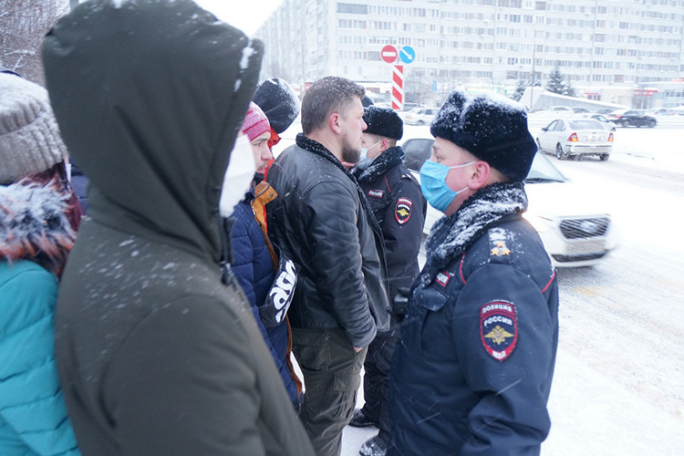 Как в Челнах прошел митинг за Навального: фоторепортаж «БИЗНЕС Online»