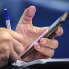 СМИ: Учителям в ряде регионов РФ стали запрещать пользоваться WhatsApp*