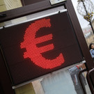Курс евро опустился ниже 102 рублей впервые с 28 сентября