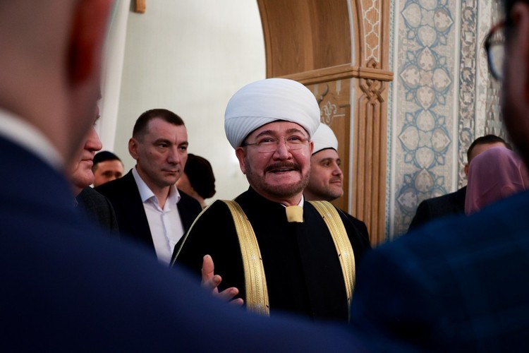 Как на ифтаре деятелей культуры в ДУМ РФ осуждали войну в Иране и молили о мире