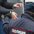 Полиция задержала мать, пинавшую девочку у подъезда в Казани