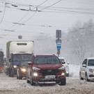 В Казани автобус перекрыл несколько полос из-за ДТП – парализовано движение на Кремлевской дамбе