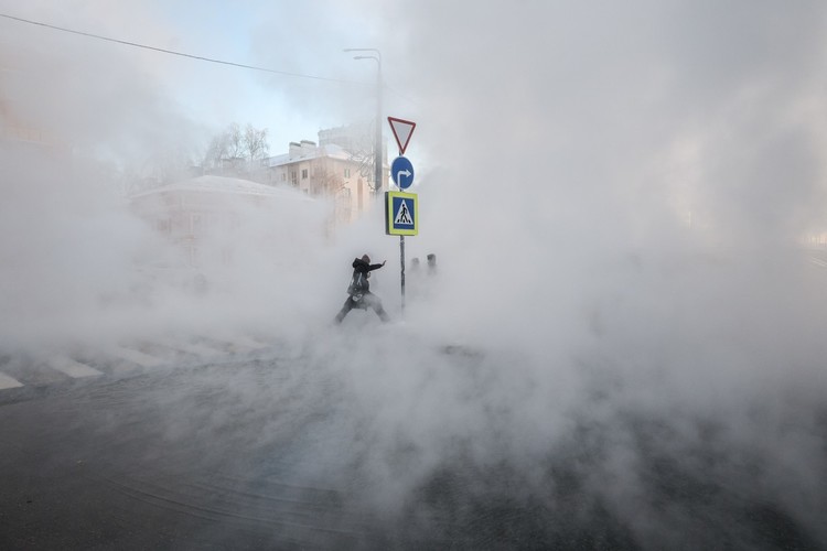 «Суконную слободу» в Казани окутали клубы пара из-за лопнувшей тепловой трубы
