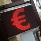 Курс евро опустился ниже 88 рублей впервые с сентября 2020 года