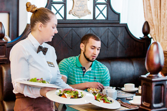 Кухня с кавказским акцентом в «Карабахе», премиум-коктейли в Forrest и второй «Папа Джонс»