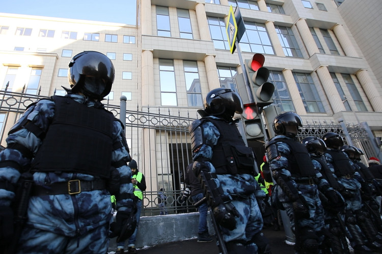 Дело Навального. У Мосгорсуда задержали более 100 человек