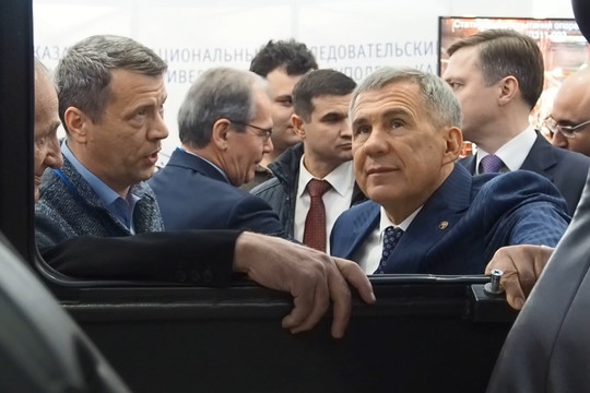 Рустам Минниханов открыл выставку «Машиностроение. Металлообработка. Казань»